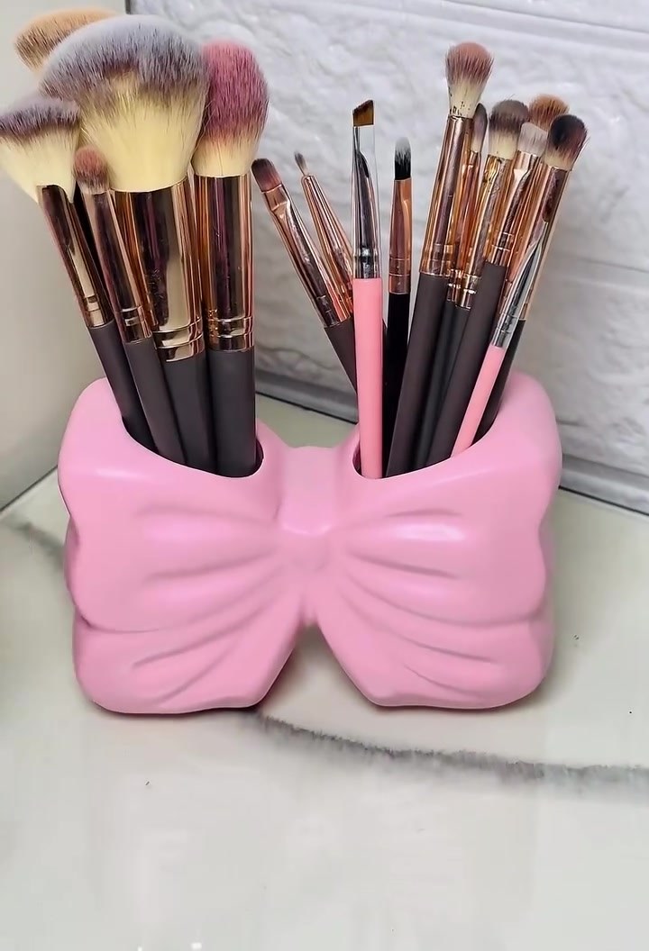 Bow Shape Makeup Brush Holder