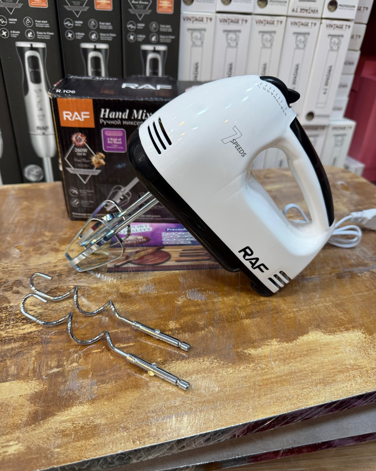 RAF 7 Speed Hand Mixer with Beaters & Dough Hooks